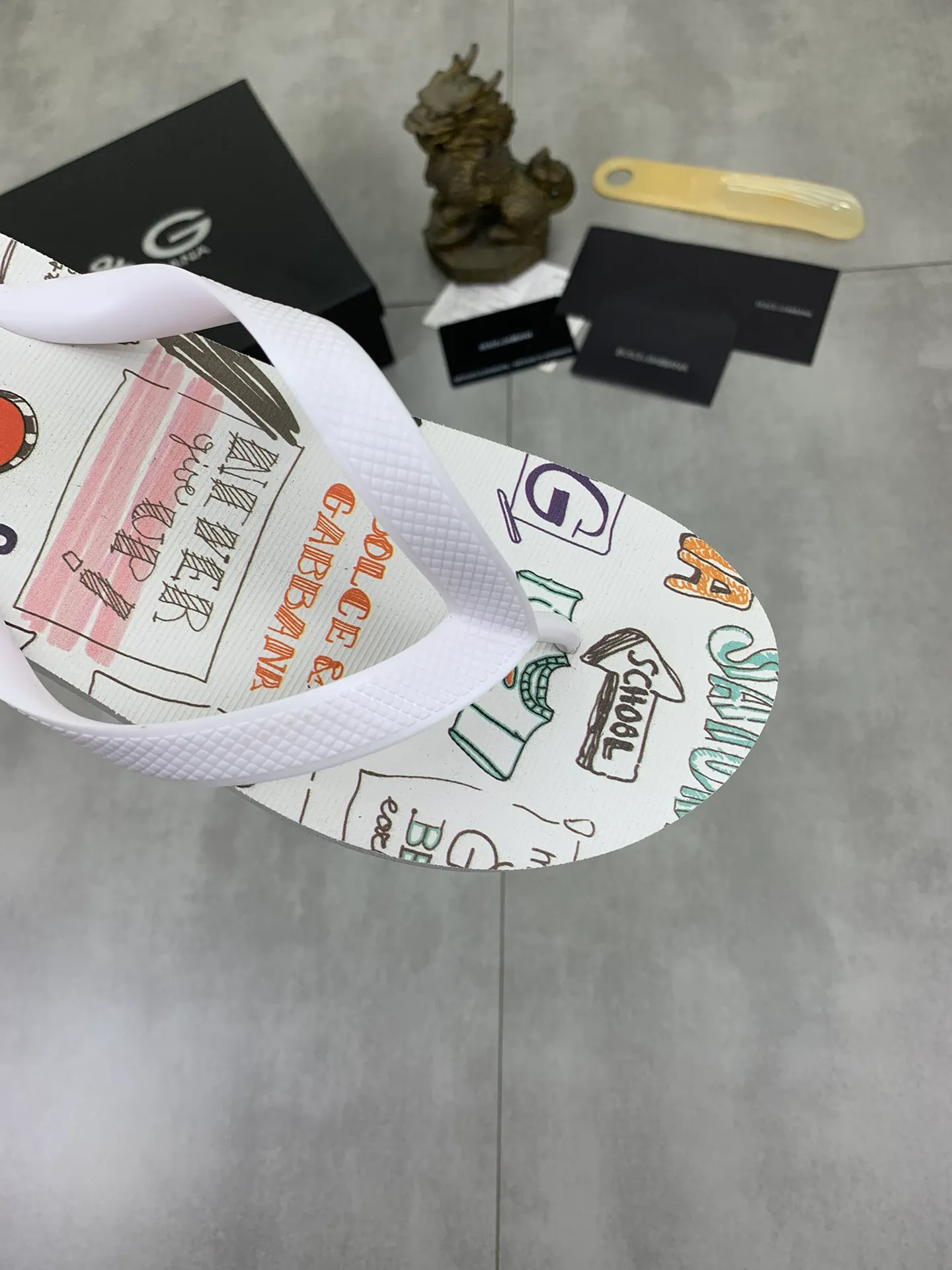 Men's Men's Shoes💰P220💰[New Style]🆘[DG]Official Website Couple🧑‍🤝‍🧑Hot-selling Dolce & Gabbana Men's Flip-Flops are on sale at the counter simultaneously! Original fabric imported from Italy. Original bottom provided by the original factory. Size: Adult 36-45. Children’s size: 30-37. Multiple colors available.